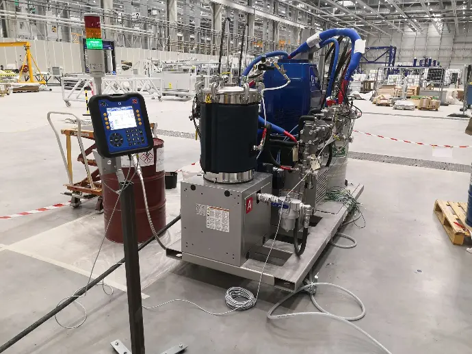 Newmatec photo injection de résine pour l'équilibrage des pales d'éoliennes