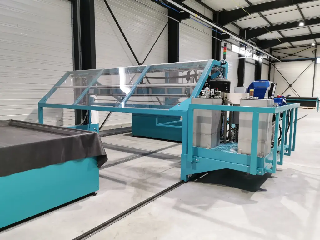 MACHINE DE DOSAGE 2K POUR COLLAGE DE PANNEAUX SANDWICH